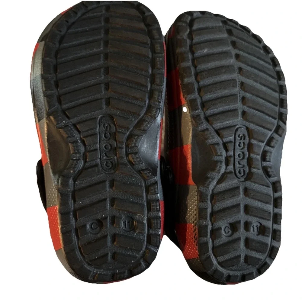 Crocs Classic Fur Lined Plaid Fleece Clog Grey Red Black Kids Size  C11